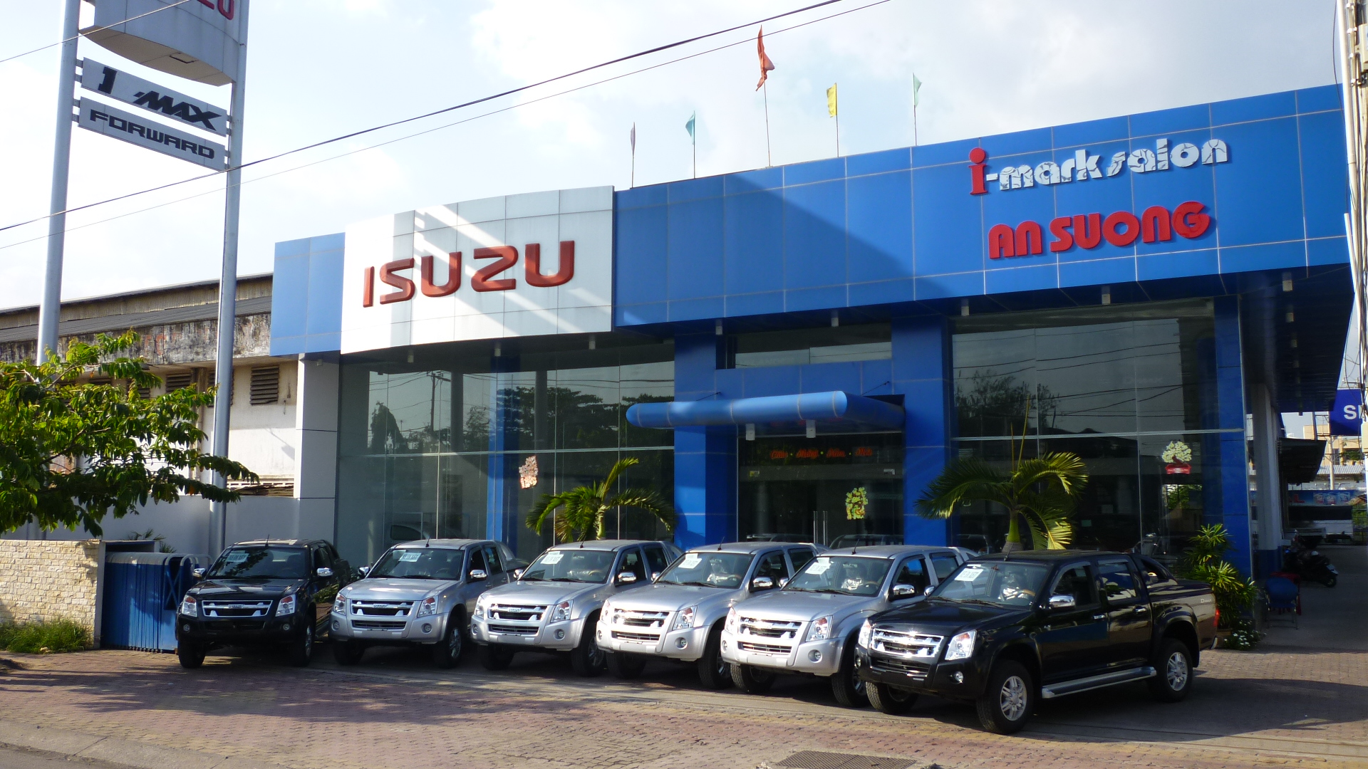 chuyên cung cấp xe Isuzu mới 100% giá rẽ nhất.LH: 0908919511 - cafeauto.vn