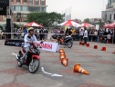 Đi xe máy không dễ