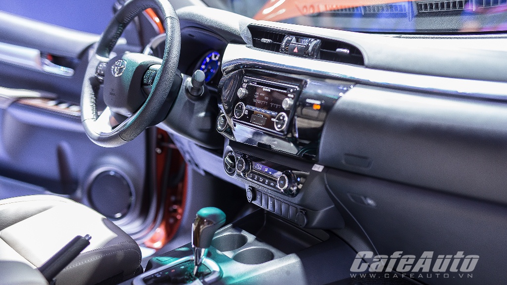 Giá từ 693 triệu đồng, Toyota Hilux 2016 chính thức ra mắt thị trường Việt