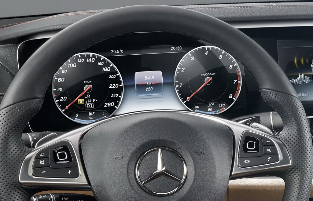 Nội thất đầy hấp dẫn trên Mercedes-Benz E–Class 2017