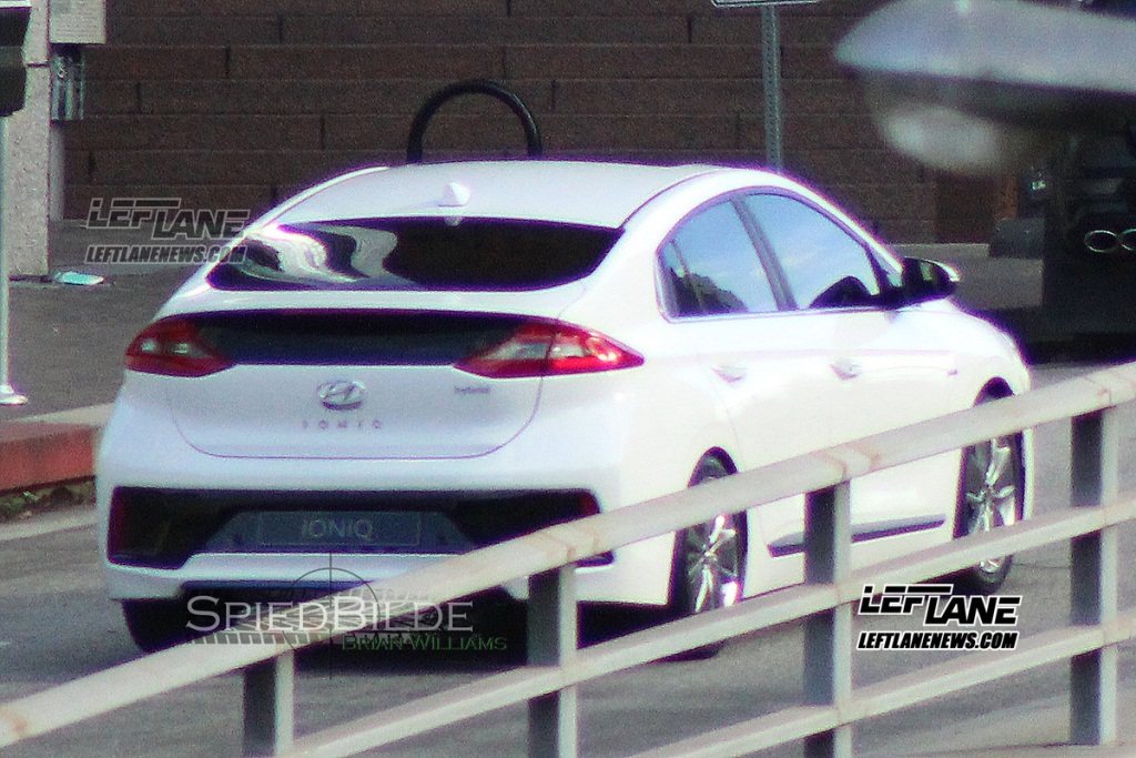 Xe động cơ “3 trong 1” Hyundai Ioniq lộ ảnh thực tế