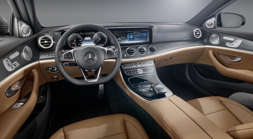 Mercedes-Benz E-Class 2017 có giá từ 49.427 USD