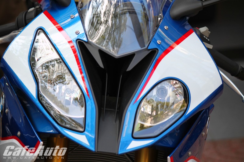 Mô tô “khủng” BMW S1000RR mới nhất xuất hiện tại Sài Gòn