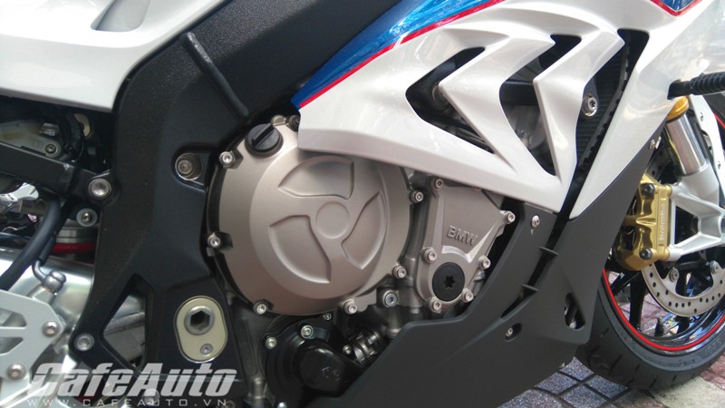 Mô tô “khủng” BMW S1000RR mới nhất xuất hiện tại Sài Gòn