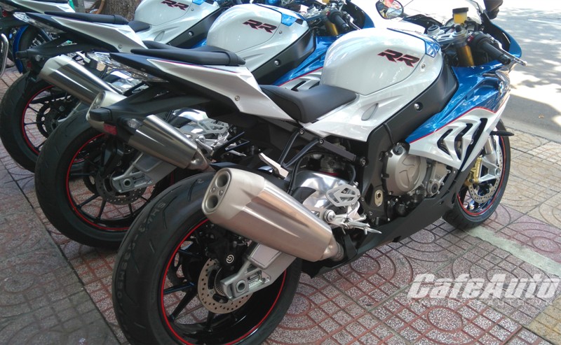 Mô tô “khủng” BMW S1000RR mới nhất xuất hiện tại Sài Gòn