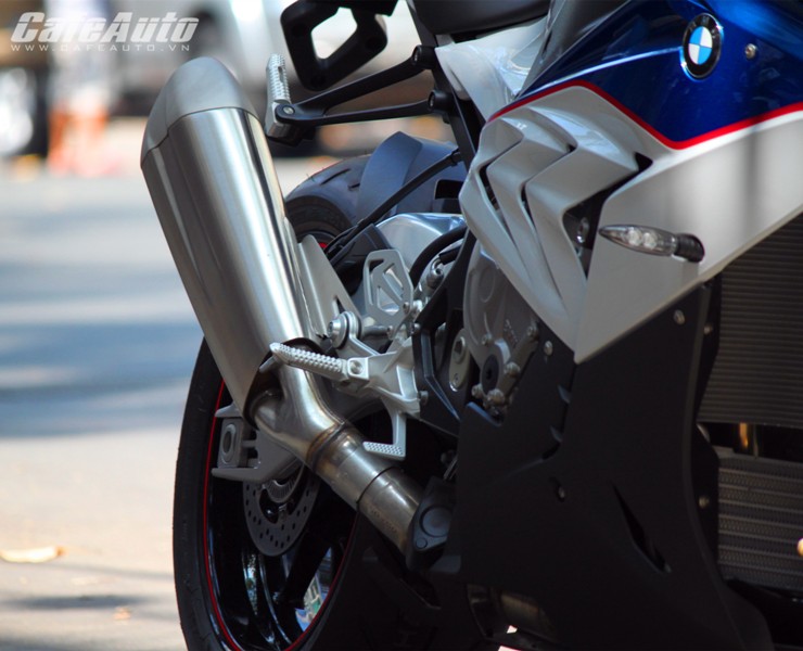 Mô tô “khủng” BMW S1000RR mới nhất xuất hiện tại Sài Gòn