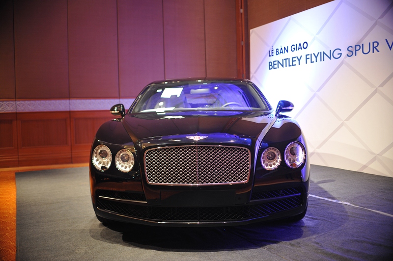 Bentley-Flying-Spur-chính-hãng-thứ-5-đến-tay-khách-hàng