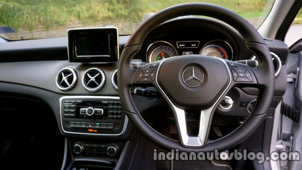 Mercedes-Benz GLA 2017 sẽ ra mắt vào triển lãm DAS 2017 và bán vào tháng 4 tới 2