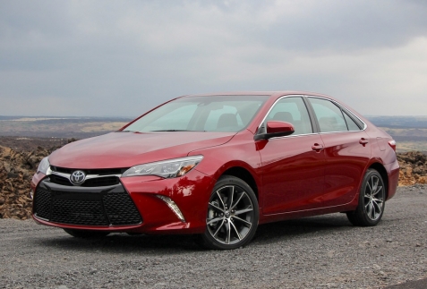 Toyota Camry 2015: Liệu có giữ được ngôi vương?