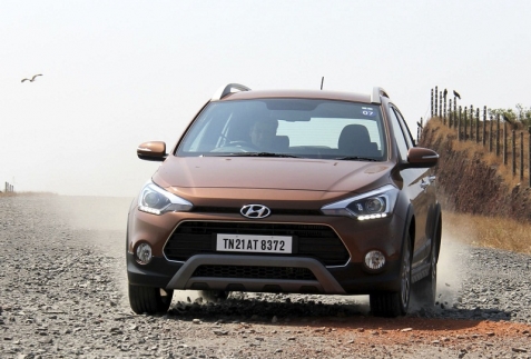 Lái thử Hyundai i20 Active crossover giá rẻ sắp về Việt Nam