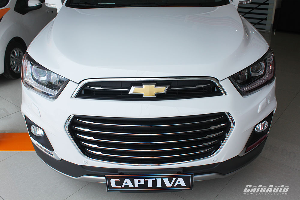 Chevrolet-Captiva-2016-voi-luoi-tan-nhiet-ben-duoi-va-o-tan-nhiet