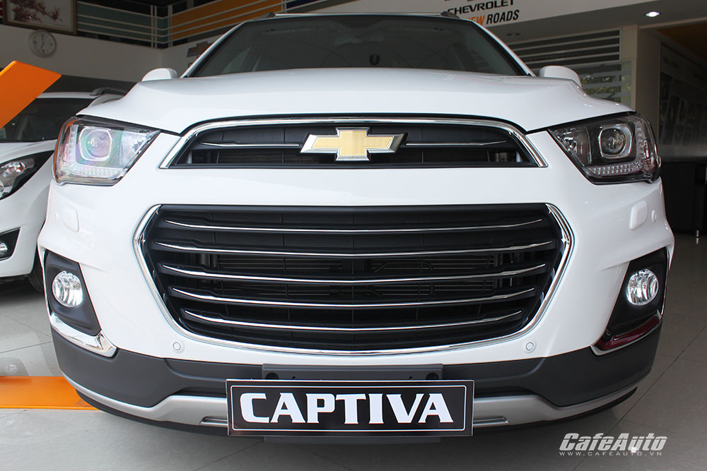 Chevrolet-Captiva-2016-phan-dau-manh-me-tre-trung